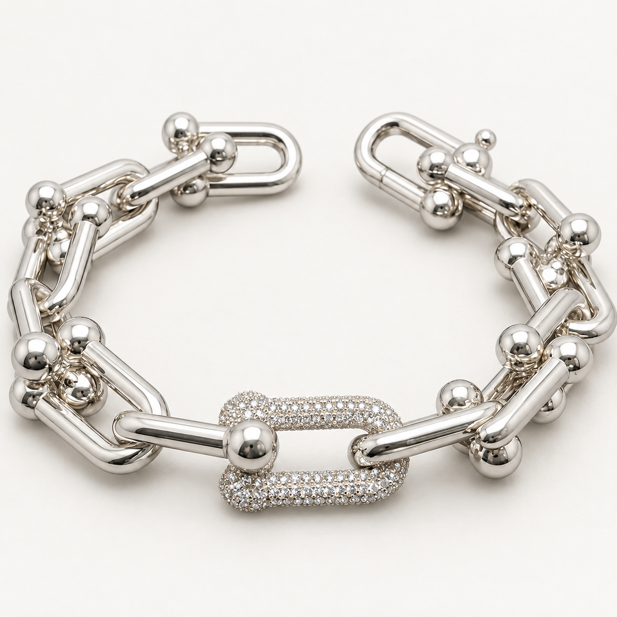 ICE89 Luxury Link Braceletの全体。シルバーカラーの商品画像