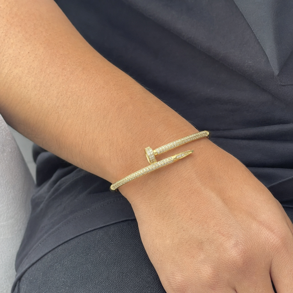 【Ice91】Curve Braceletを着用した自然なUGC画像