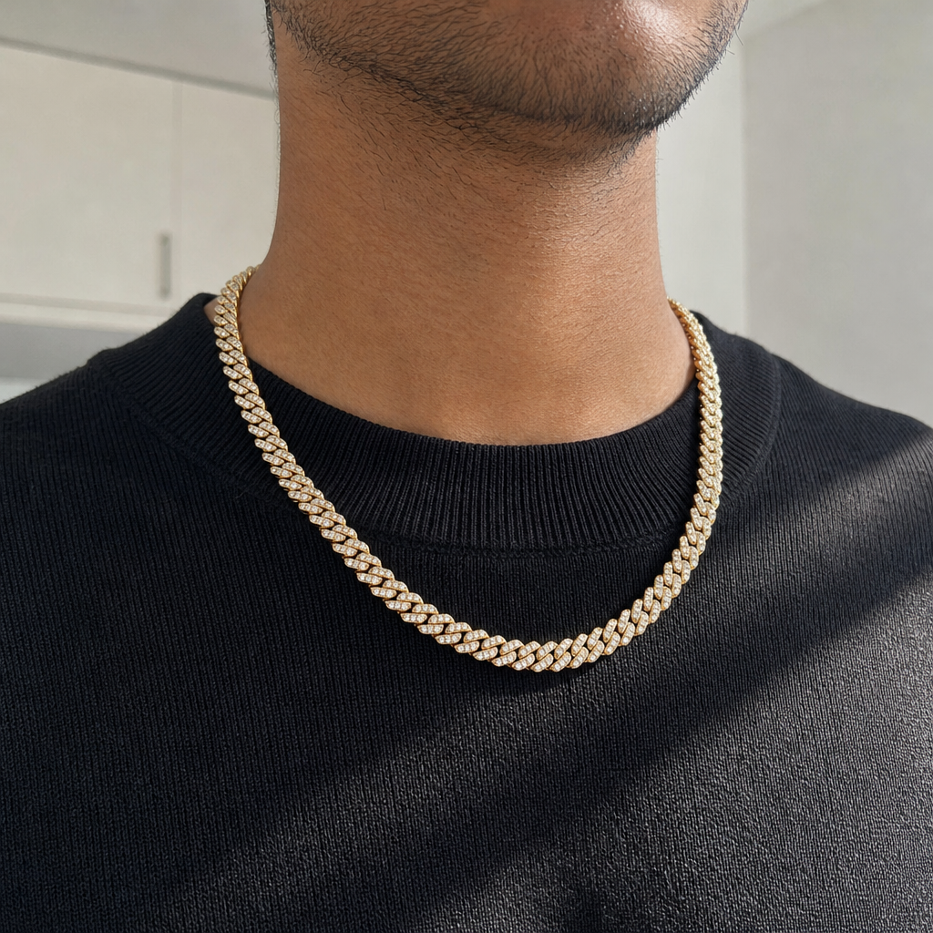 【Ice98】Iced Out Prong Chain Necklaceを着用した自然なUGC画像