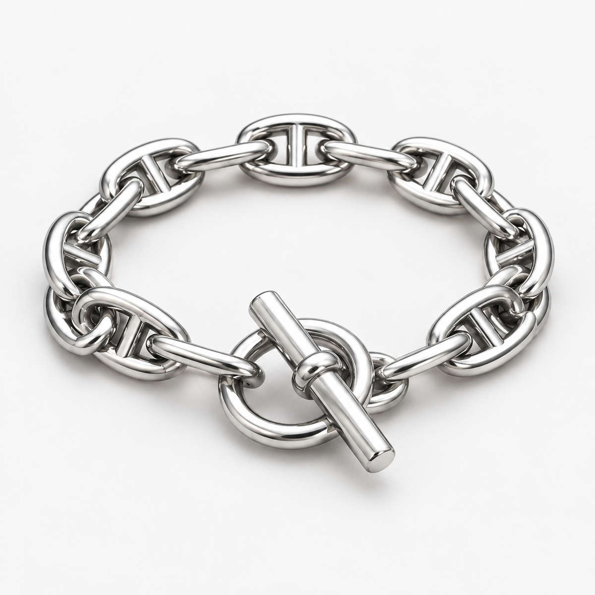 Ice01 Anchor Chain Braceletの全体。シルバーカラーのアンカーチェーンと円形のTバー留め具を明るい背景で撮影