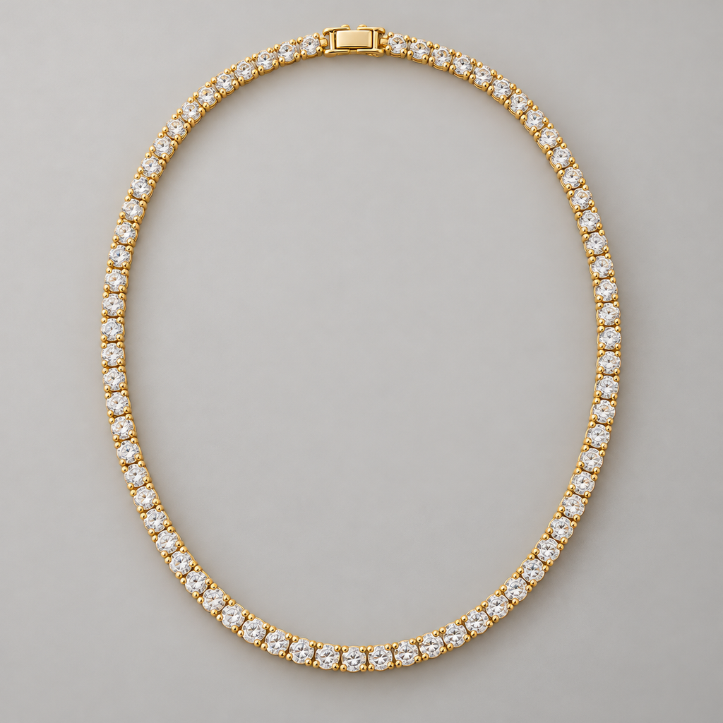 Ice04 Luxury Zirconia Necklaceの全体。ゴールドカラーの一列の丸型クリアジルコニアを明るい背景で撮影