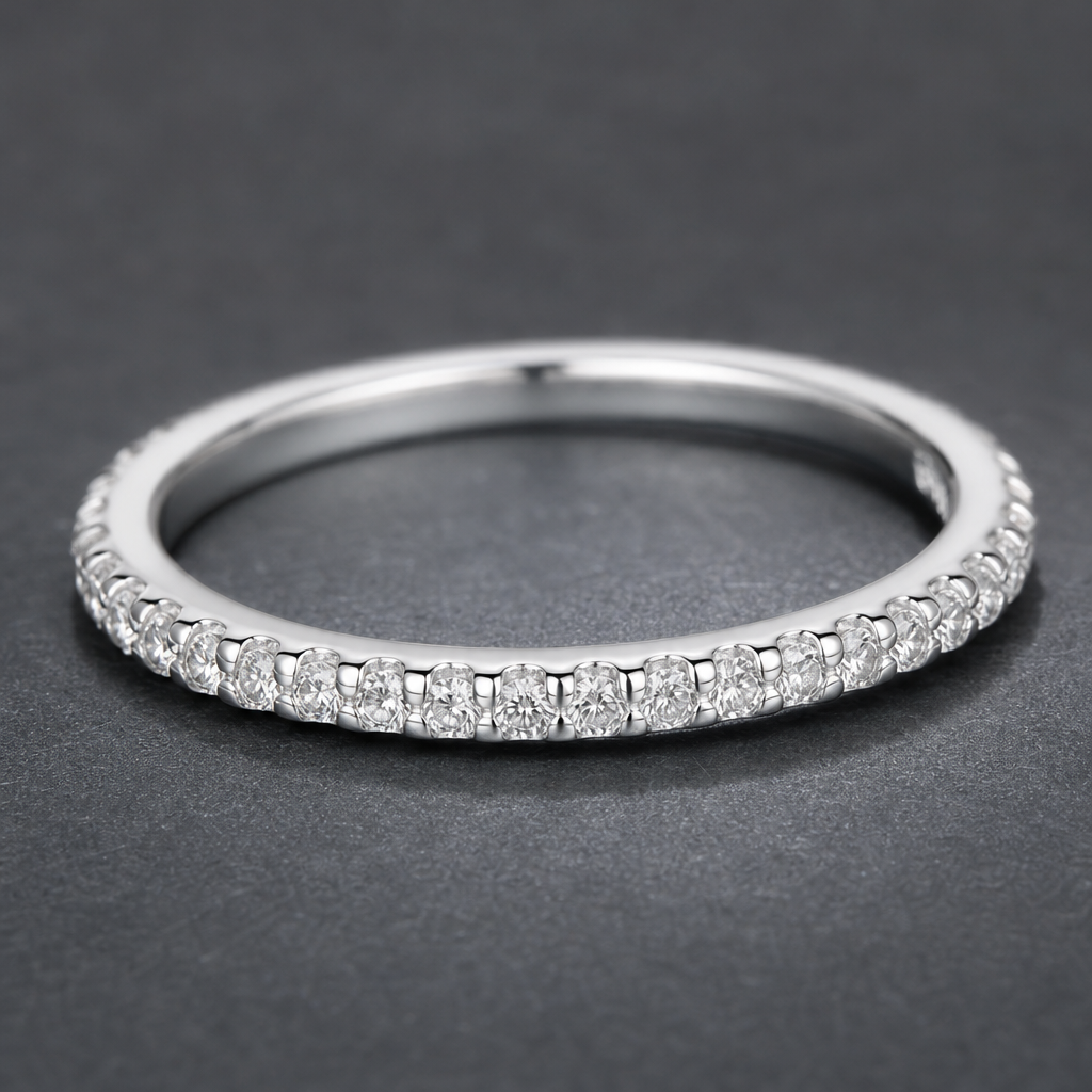 Ice08 Moissanite Tennis Ring 2mm シルバーのモアサナイト石留めと側面ディテール