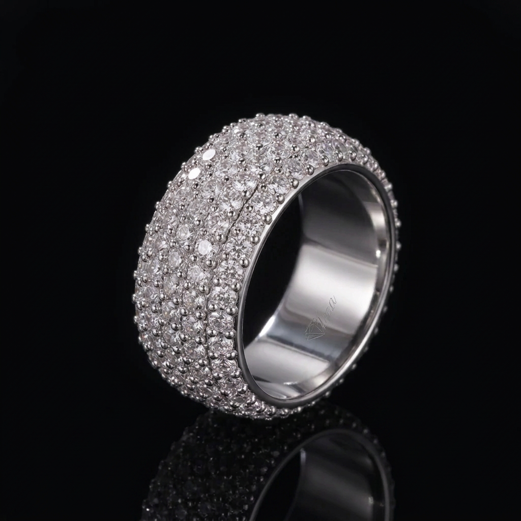 Ice13 Luxury CZ Ring シルバーのドーム形状とCZ石留めディテール