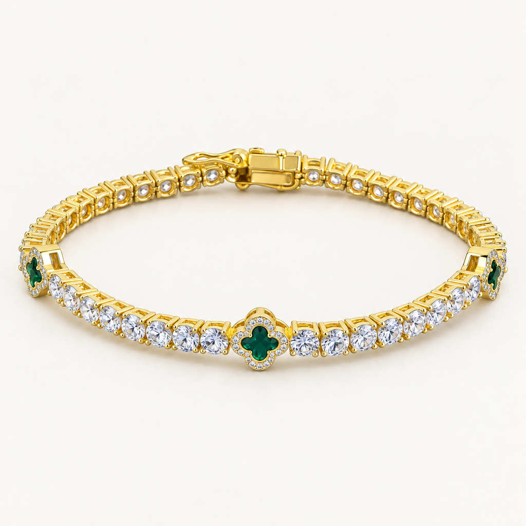 Ice63 Clover Tennis Chain Braceletの全体。ゴールドカラーのテニスチェーンにグリーンのクローバーモチーフ